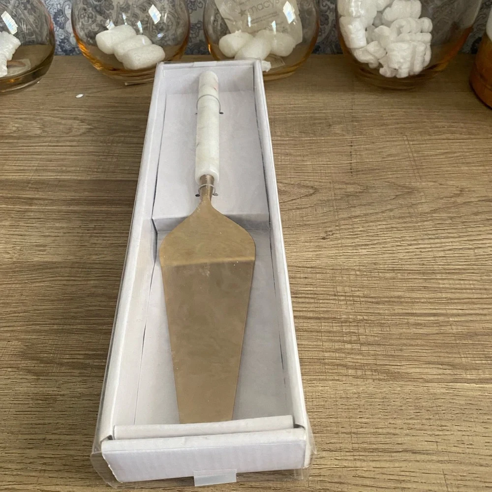 Dining & Entertaining / All Serveware THIRSTYSTONE Gold Pie Server with Handle